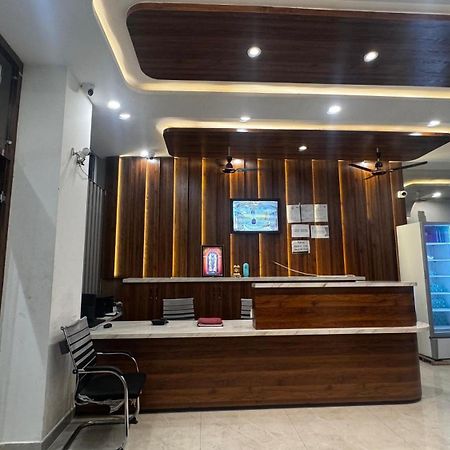 Hotel Prakasham Уджайн Екстериор снимка