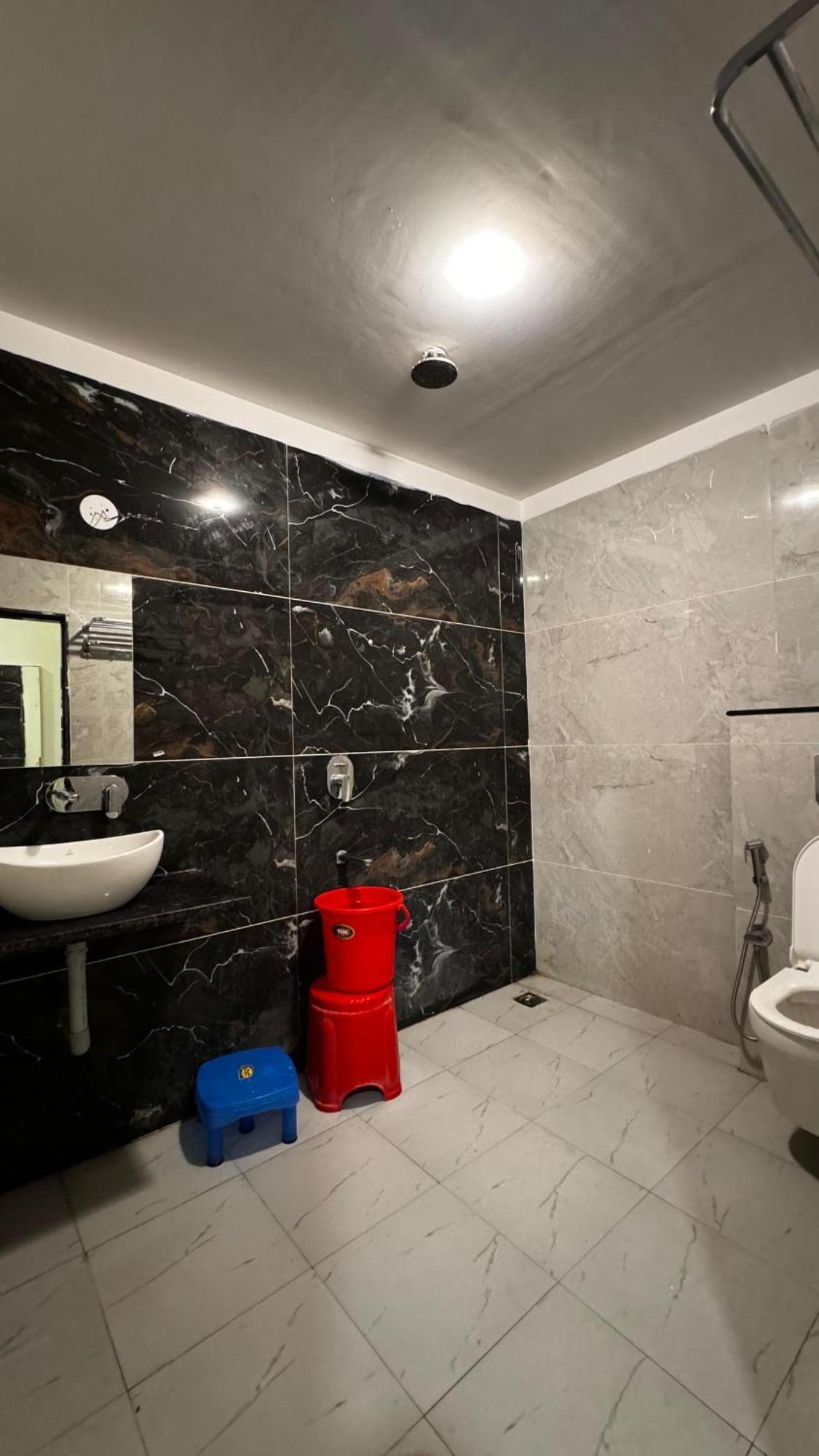 Hotel Prakasham Уджайн Екстериор снимка